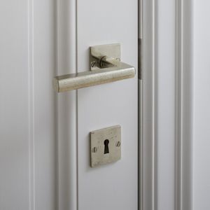 maniglia per porta / in bronzo / in ferro / classica