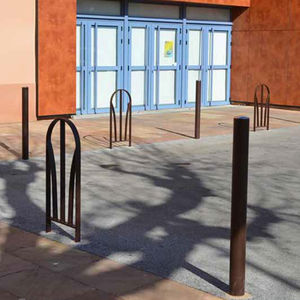 barriera di protezione / fissa / in acciaio / per spazio pubblico