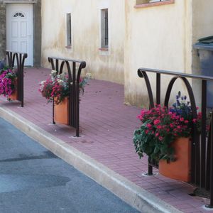barriera di protezione / fissa / in acciaio / per spazio pubblico