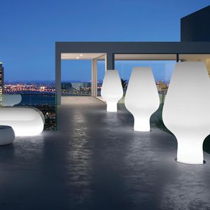 colonna luminosa moderna / in polietilene / da esterno