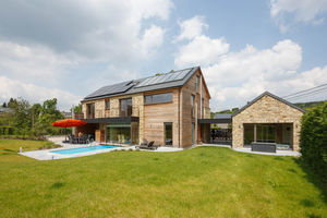 casa prefabbricata / in legno massiccio assemblato / moderna / con struttura in legno