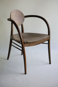sedia classica / con braccioli / in legno curvato