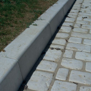 bordura da giardino / in calcestruzzo ad alte prestazioni / lineare