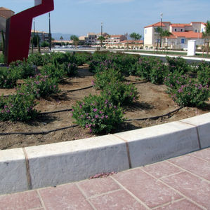 bordura da giardino / in calcestruzzo ad alte prestazioni / curva