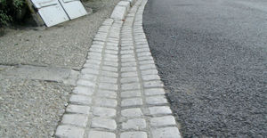 canaletta pavimentata / stradale / in calcestruzzo ad alte prestazioni / con pendenza