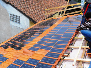 tegola fotovoltaica / in resina termoplastica / 100% riciclabile