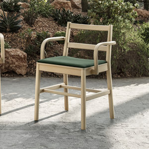sedia design scandinavo / con braccioli / imbottita / in pelle