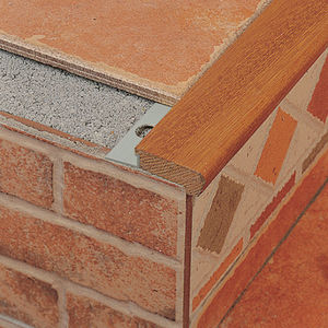 profilo di finitura in legno / in alluminio / per angolo esterno / bordo per gradino