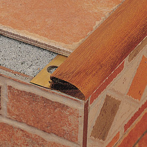 profilo di finitura bordo per gradino / in legno / in alluminio / per piastrelle