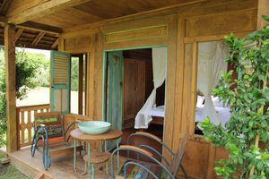 micro-casa tipo bungalow / aspetto tradizionale / in legno / a un piano