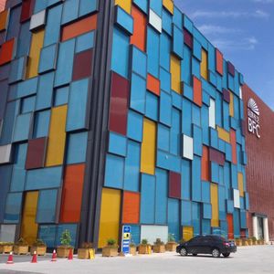 rivestimento di facciata in vetro / 3D / in pannelli / multicolore