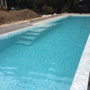 piscina seminterrata / in pietra / contract / da esterno
