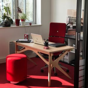 scrivania in legno con vernice di protezione / moderna / contract