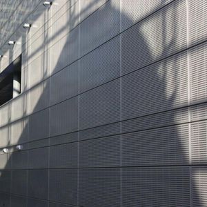 rivestimento di facciata in alluminio / in acciaio / perforato / in pannelli