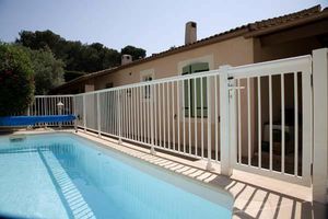 barriera di protezione / fissa / in alluminio / per piscina