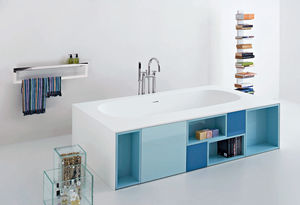 vasca da bagno con armadietto integrato