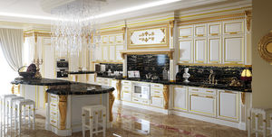 cucina in stile / in legno massiccio / in legno laccato / in marmo