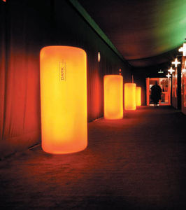 colonna luminosa moderna / in polietilene / in metallo / LED