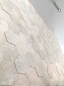 piastrella da parete / in pietra calcarea / lucidata / aspetto mosaico