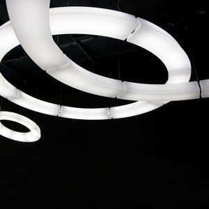 lampada a sospensione / moderna / in polietilene / da interno
