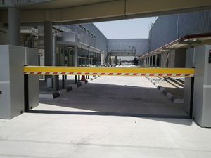 barriera di controllo accessi / a sollevamento / in metallo / per spazio pubblico