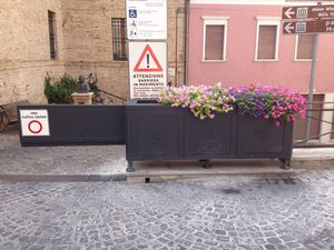 barriera di controllo accessi / fissa / in metallo / per spazio pubblico