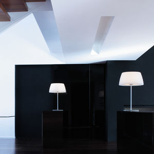 lampada da tavolo / moderna / in metallo verniciato / in polietilene