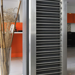 radiatore scaldasalviette ad acqua calda / in acciaio / moderno / verticale