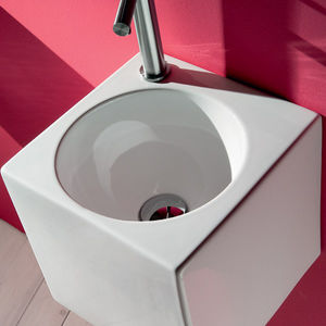lavandino sospeso / quadrato / in ceramica