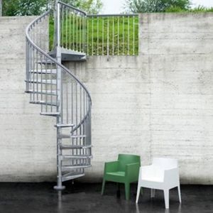 scala a chiocciola / con struttura in acciaio / con gradini in metallo / senza alzata