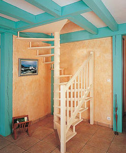 scala a chiocciola quadrata / con struttura in legno / con gradini in legno / senza alzata