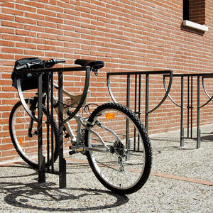 rastrelliera per biciclette in acciaio