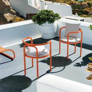 sedia da giardino moderna / con braccioli / imbottita / in acciaio