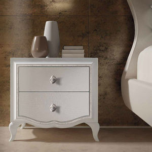 comodino / classico / in legno laccato / rettangolare