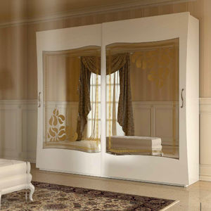 armadio in stile / in legno / in legno laccato / con porta scorrevole