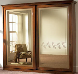 armadio classico / in legno laccato / a porte scorrevoli / a specchio