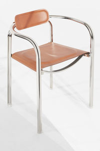 sedia moderna / con braccioli / in pelle / in acciaio con rivestimento a polvere