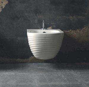 bidet sospeso / in ceramica