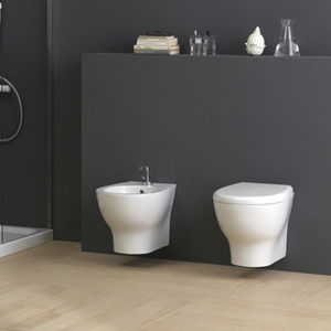bidet sospeso / in ceramica