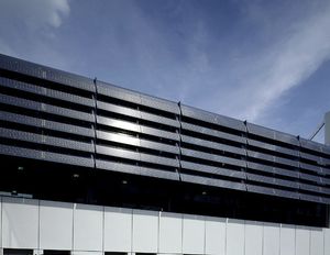 frangisole in vetro / per facciata / verticale / orientabile motorizzato