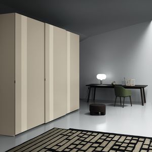 armadio moderno / in legno laccato / in frassino / a porte scorrevoli