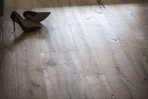 parquet multistrato / da incollare / flottante / in quercia