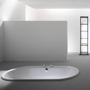 vasca da bagno ovale / in acrilico / idromassaggio