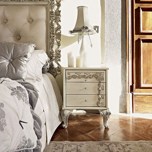comodino / in stile / in legno laccato / rettangolare