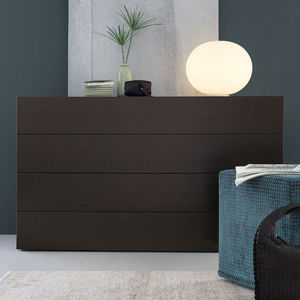 cassettone moderno / in noce / in legno laccato / in quercia