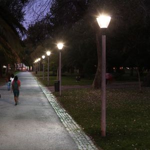 lampione urbano / da giardino / moderno / in alluminio