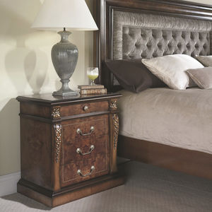 comodino classico / in legno / rettangolare / con cassetti