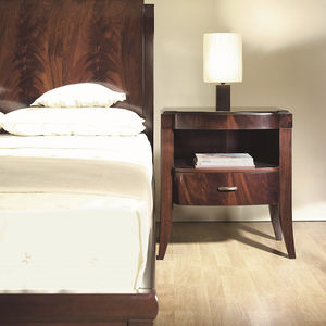 comodino / classico / in legno / rettangolare