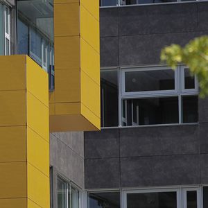 rivestimento di facciata in gres porcellanato / liscio / aspetto cemento / grigio