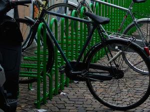 rastrelliera per biciclette in acciaio / per spazi pubblici / con sistema di sicurezza